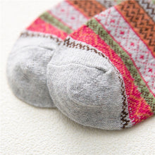 Load image into Gallery viewer, 5 Pair Women Quality Vintage Boho Thickened Wool Warm Socks