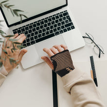 Load image into Gallery viewer, Arthritis Support Compression Gloves