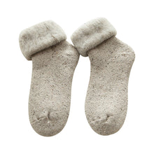 Load image into Gallery viewer, 5 Pair Thicker Solid Socks
