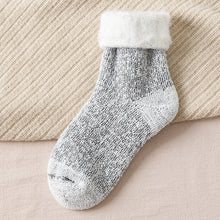 Load image into Gallery viewer, 5 Pair Thicker Solid Socks
