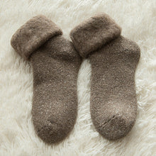 Load image into Gallery viewer, 5 Pair Thicker Solid Socks
