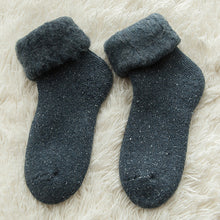 Load image into Gallery viewer, 5 Pair Thicker Solid Socks
