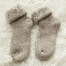 Load image into Gallery viewer, 5 Pair Thicker Solid Socks
