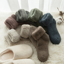 Load image into Gallery viewer, 5 Pair Thicker Solid Socks
